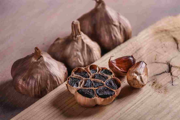 تصویر 4 از قیمت خرید سیر سیاه فرآوری شده + فروش ویژه